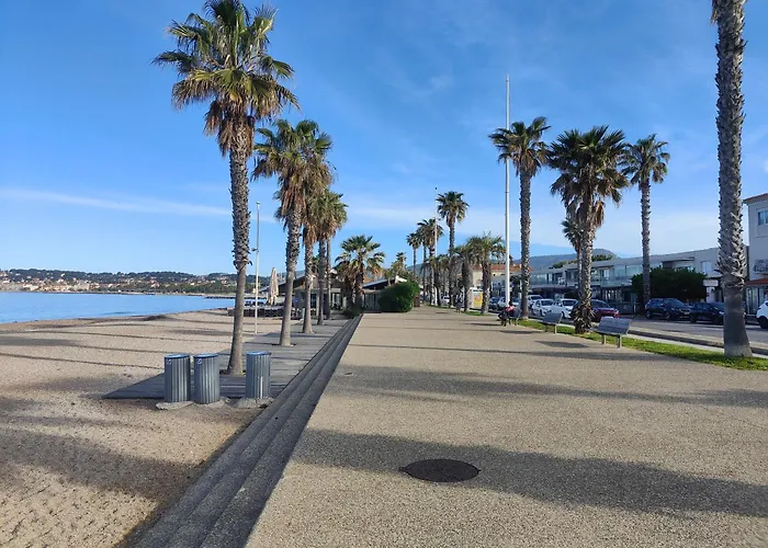 Vue Sur Six-Fours-les-Plages